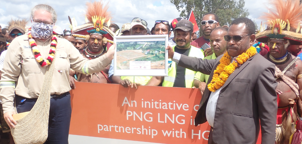 ExxonMobil PNG and HGDC hands over upgraded Rugby Field to Komo LLG